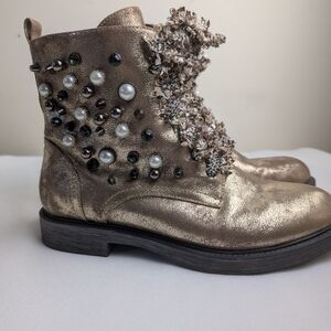 LITTLE EMPERESSES GOLD LEATHER BOOTIES SIZE 40